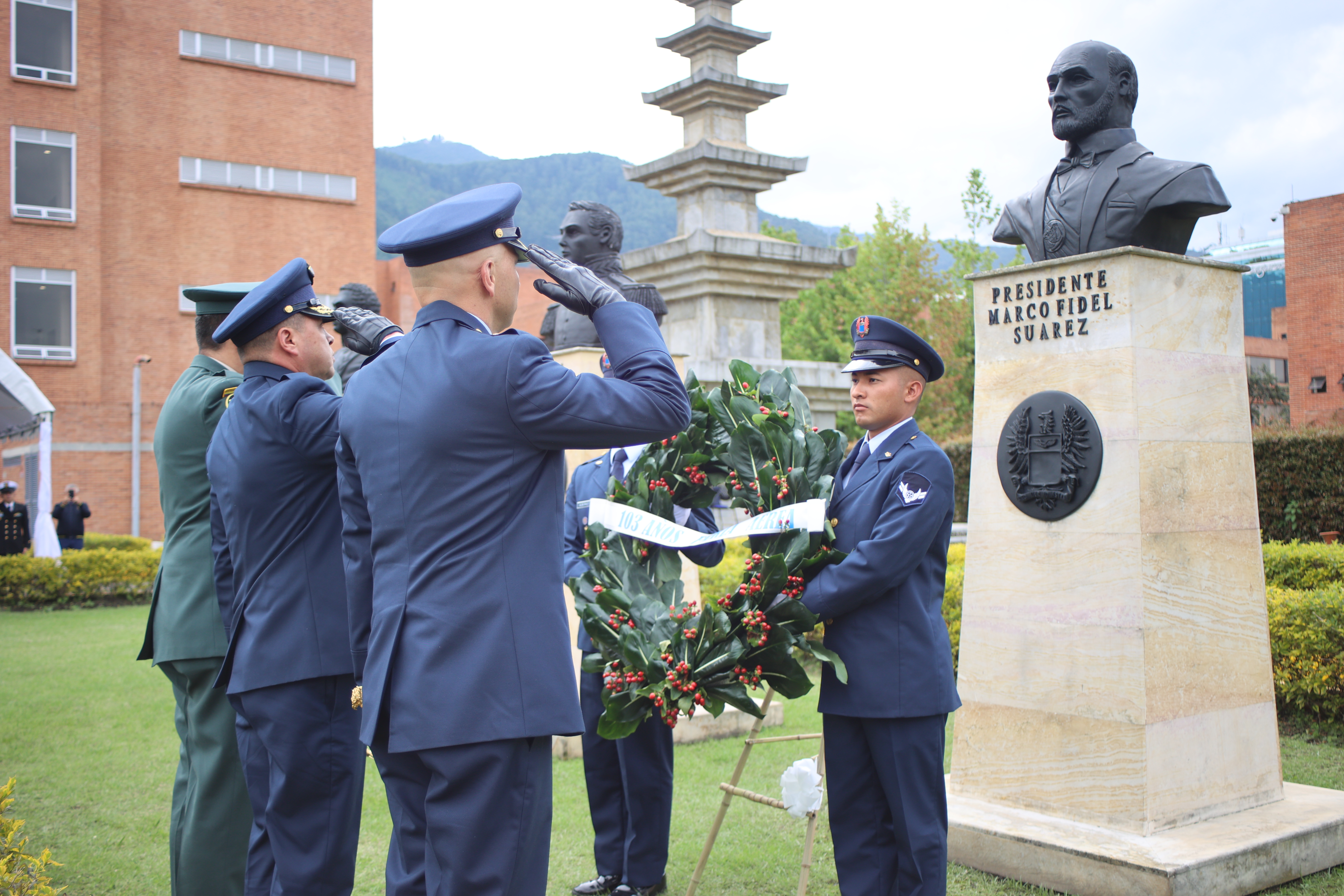 Ofrenda floral en conmemoración del Aniversario 103 de la Fuerza Aérea Colombiana