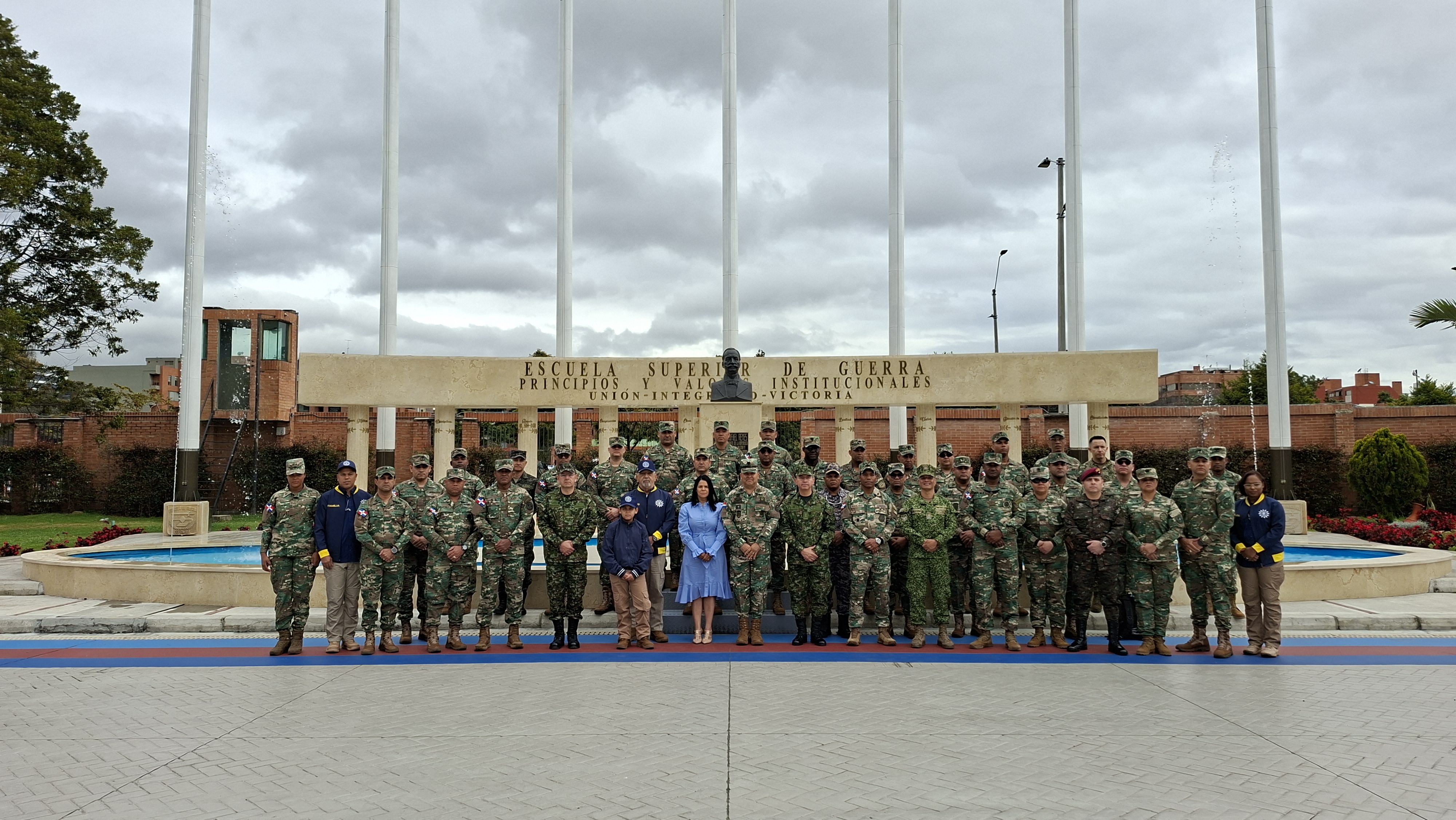 Intercambio de alto nivel: delegación de República Dominicana visita la Escuela Superior de Guerra