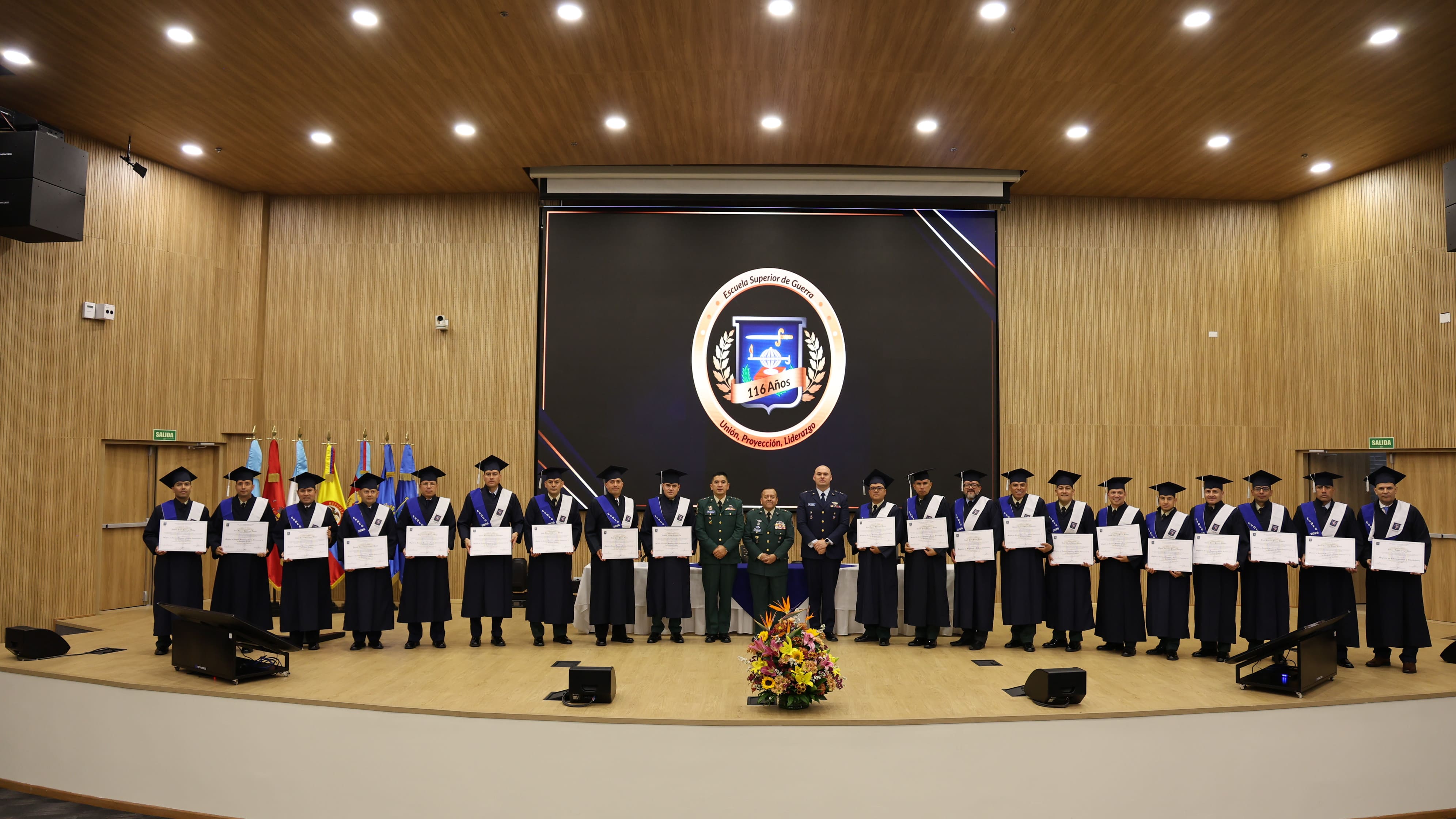 Disciplina, excelencia y formación con propósito: así se graduaron los nuevos magísteres de la ESDEG