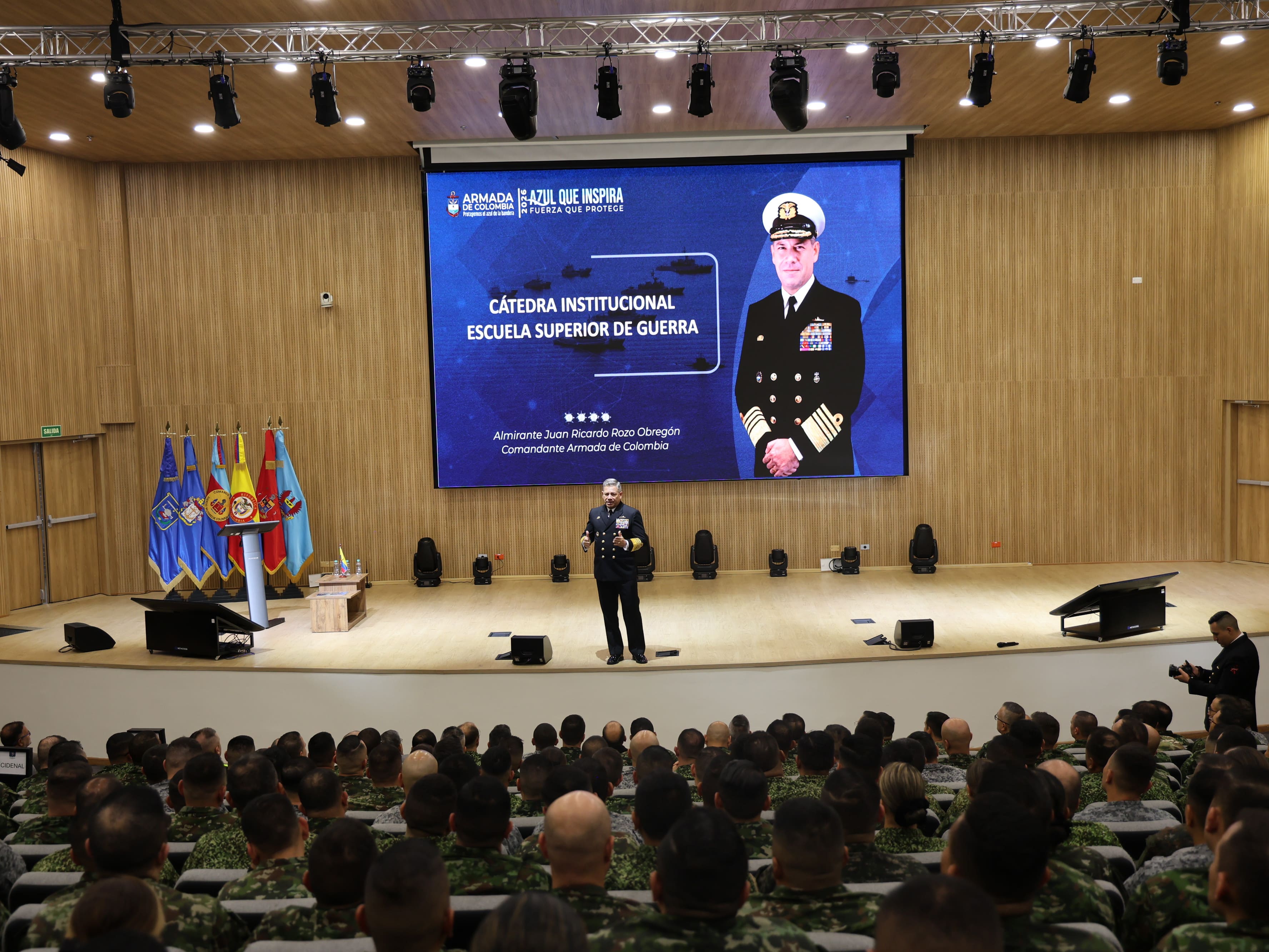 Comandante de la Armada Nacional comparte su visión estratégica con los futuros líderes de la seguridad y defensa nacional"