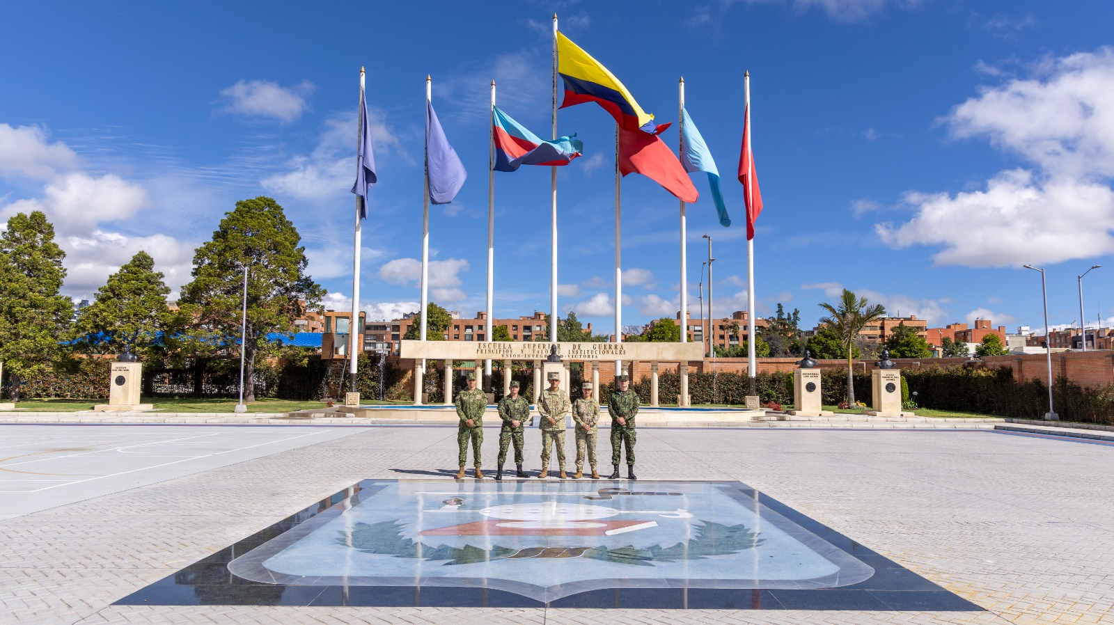 ESDEG fortalece la cooperación académica y doctrinal con delegación de Oficiales del Ministerio de Defensa de Perú