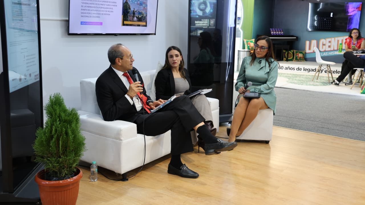 Conversatorio comunicación estrategica hacia la defensa