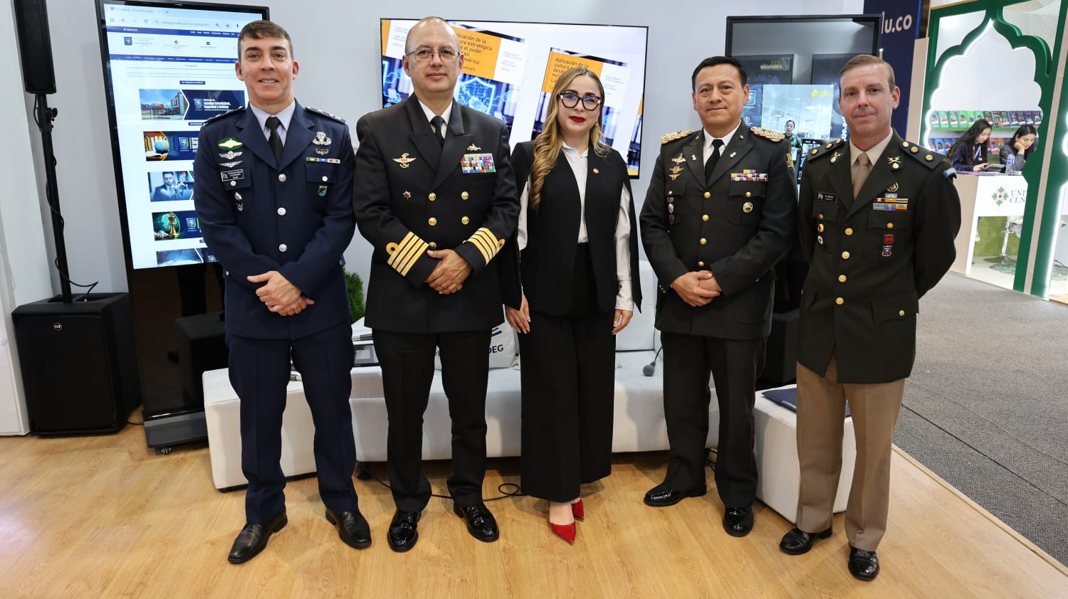 🎙️ podcast exploramos “Estrategia y poder en la era digital”, abordando temas clave como la inteligencia artificial, el medio ambiente y la evolución de la seguridad y defensa nacional.