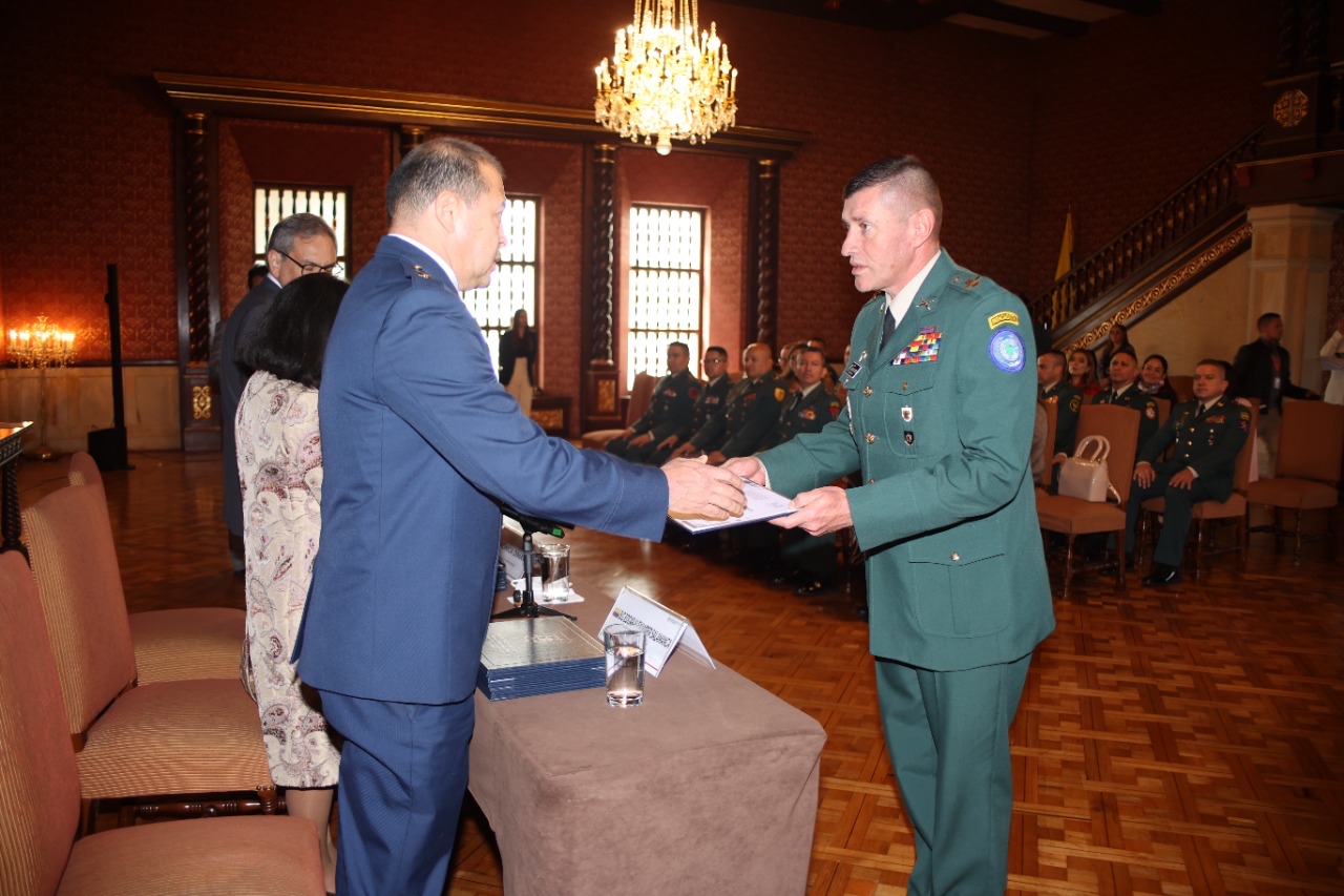 Ceremonia de Clausura del Curso de Agregados Militares 2022-3