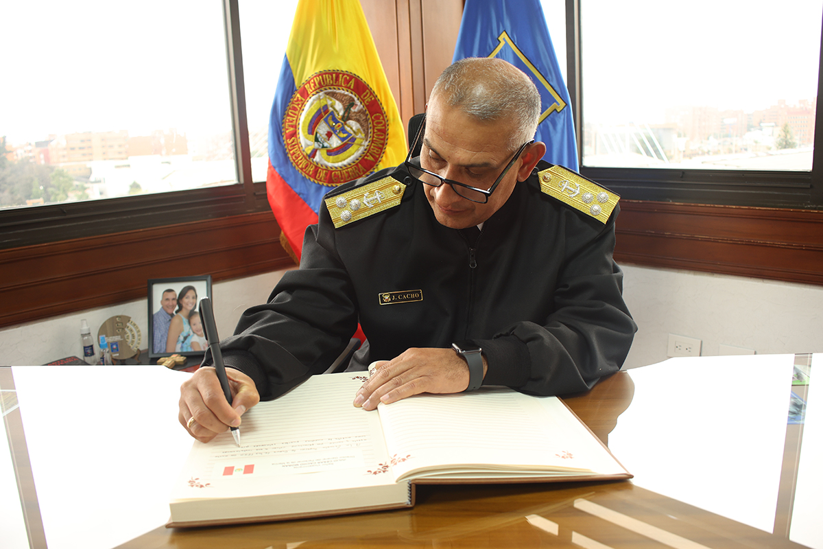 Visita del director general de Personal de la Marina del Perú