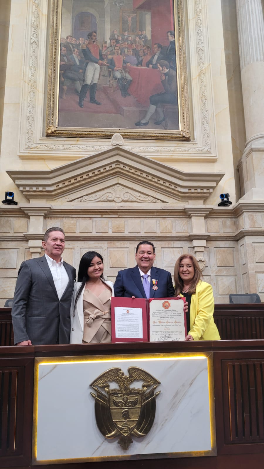 Graduado de la ESDEG recibe condecoración Orden a la Democracia Simón Bolívar