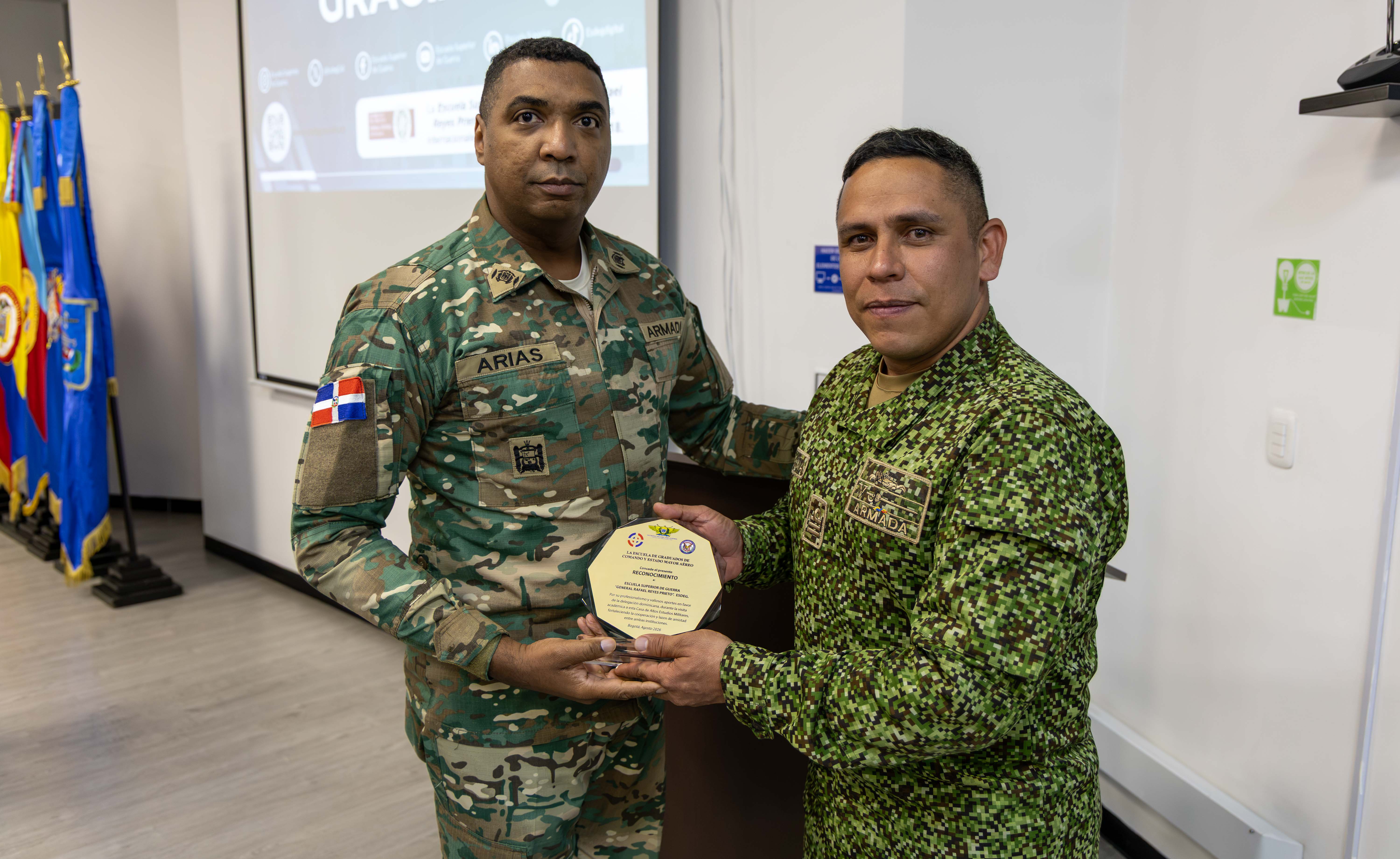 La ESDEG recibe visita académica de la Fuerza Aérea De República Dominicana