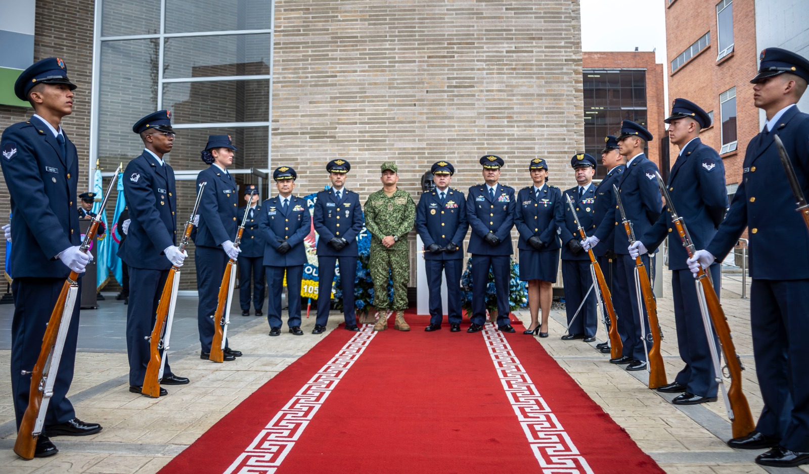 105 años conmemorando la seguridad, innovación y apoyo de la fuerza aeroespacial colombiana  