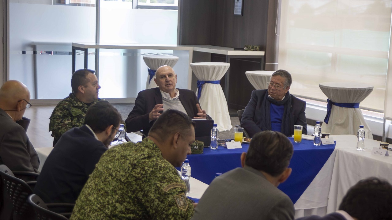 Conversatorio sobre la Segunda Guerra Nuclear en la Escuela Superior de Guerra 