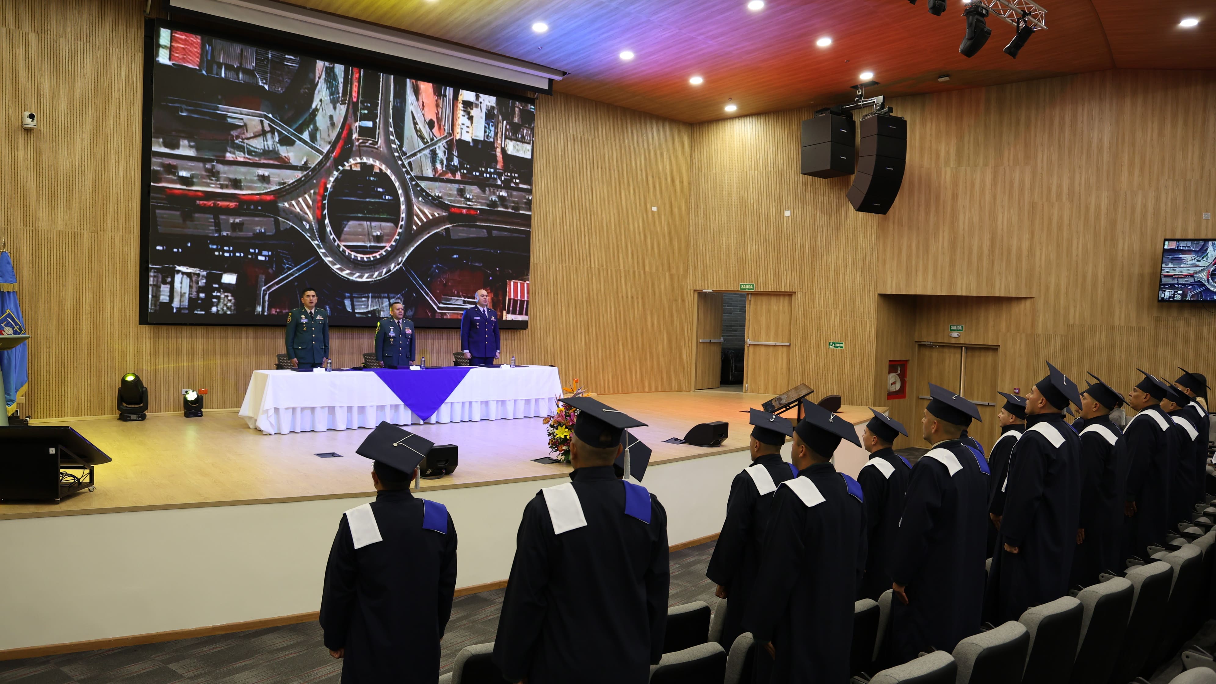 Disciplina, excelencia y formación con propósito: así se graduaron los nuevos magísteres de la ESDEG