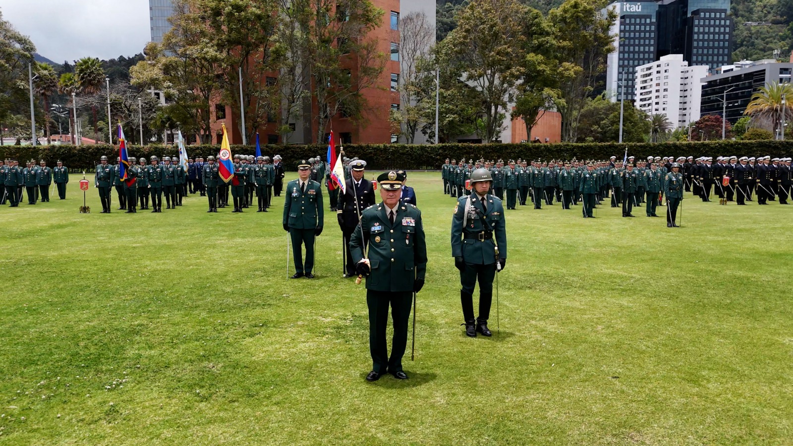  Nuevo liderazgo para una Misión Estratégica: El Brigadier General Oscar Leonel Murillo Díaz asume la dirección de la ESDEG