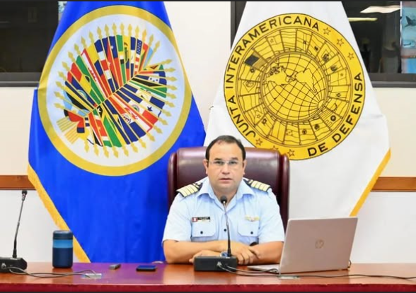 Coronel de la Fuerza Aérea de Perú Luis Antonio Tolmos Valdivia 