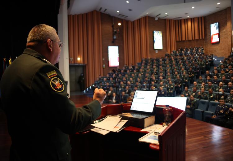 Cátedra Institucional con el Comandante General de las Fuerzas Militares