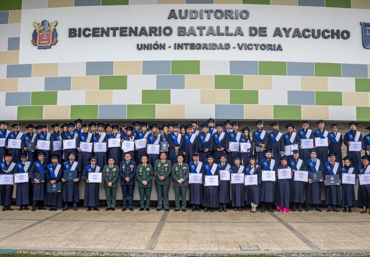 La Escuela Superior de Guerra del Ejército gradúa a 58 nuevos líderes para la Defensa del País