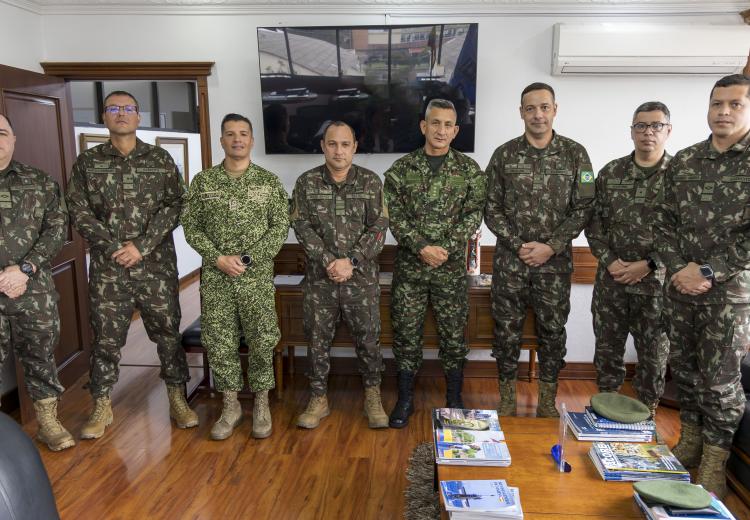 Delegación del Ejército de Brasil analiza con la ESDEG procesos clave de proyección internacional